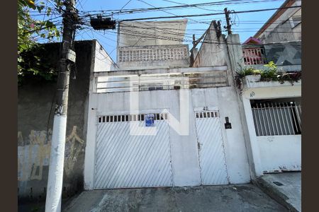 Casa para alugar com 100m², 2 quartos e 1 vaga Casa para alugar com 100m², 2 quartos e 1 vagaFachada