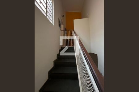 Casa à venda com 270m², 4 quartos e 4 vagasEscada