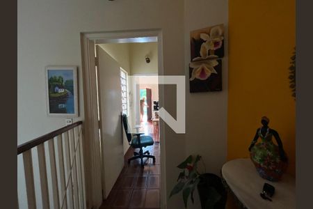 Casa à venda com 270m², 4 quartos e 4 vagasCorredor