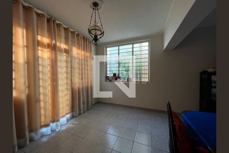 Casa à venda com 270m², 4 quartos e 4 vagasSala