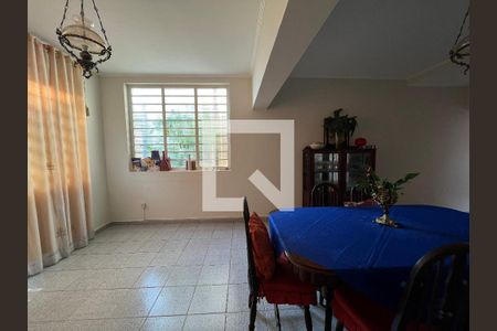 Casa à venda com 270m², 4 quartos e 4 vagasSala