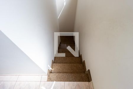 Casa à venda com 196m², 4 quartos e 2 vagasEscada