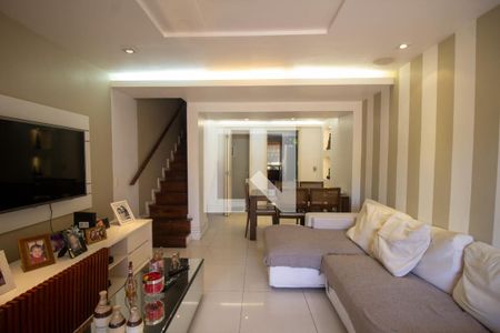 Casa de condomínio à venda com 140m², 4 quartos e 2 vagasSala