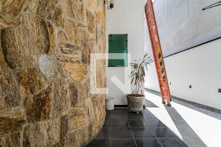 Casa para alugar com 380m², 6 quartos e 4 vagas Casa para alugar com 380m², 6 quartos e 4 vagasVaranda