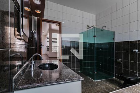 Casa para alugar com 380m², 6 quartos e 4 vagas Casa para alugar com 380m², 6 quartos e 4 vagasBanheiro - Quarto 3 - Suíte