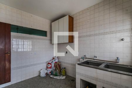 Casa para alugar com 380m², 6 quartos e 4 vagas Casa para alugar com 380m², 6 quartos e 4 vagasÁrea de Serviço