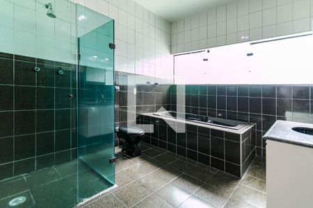 Casa para alugar com 380m², 6 quartos e 4 vagas Casa para alugar com 380m², 6 quartos e 4 vagasBanheiro - Quarto 3 - Suíte