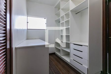 Casa para alugar com 380m², 6 quartos e 4 vagas Casa para alugar com 380m², 6 quartos e 4 vagasCloset - Quarto 4 - Suíte