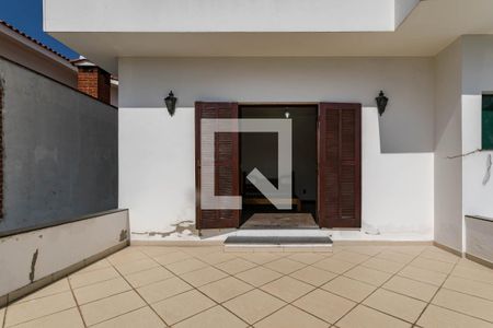 Casa para alugar com 380m², 6 quartos e 4 vagas Casa para alugar com 380m², 6 quartos e 4 vagasVaranda - Quarto 3 - Suíte