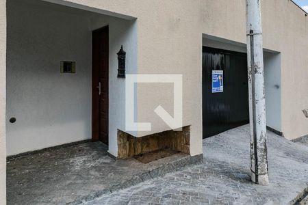 Casa para alugar com 380m², 6 quartos e 4 vagas Casa para alugar com 380m², 6 quartos e 4 vagasFachada