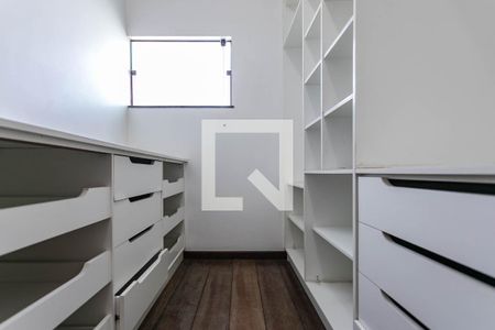 Casa para alugar com 380m², 6 quartos e 4 vagas Casa para alugar com 380m², 6 quartos e 4 vagasCloset - Quarto 4 - Suíte