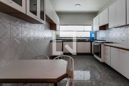 Casa para alugar com 380m², 6 quartos e 4 vagas Casa para alugar com 380m², 6 quartos e 4 vagasCozinha