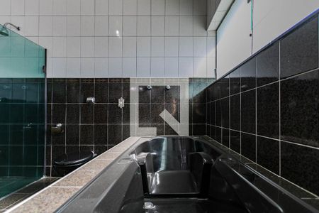 Casa para alugar com 380m², 6 quartos e 4 vagas Casa para alugar com 380m², 6 quartos e 4 vagasBanheiro - Quarto 3 - Suíte