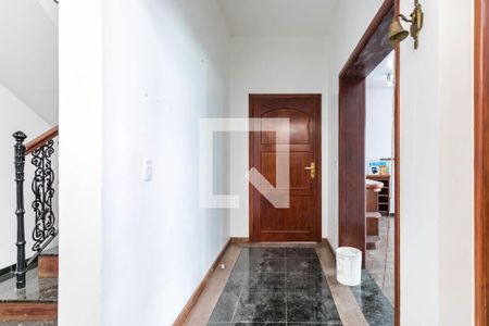 Corredor de casa para alugar com 6 quartos, 380m² em Vila Oliveira, Mogi das Cruzes