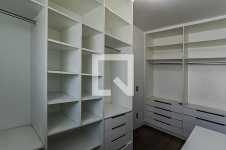 Casa para alugar com 380m², 6 quartos e 4 vagas Casa para alugar com 380m², 6 quartos e 4 vagasCloset - Quarto 4 - Suíte