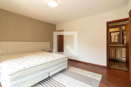 Casa de condomínio para alugar com 350m², 4 quartos e 4 vagasQuarto 1 - Suíte