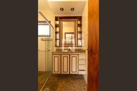 Casa de condomínio para alugar com 350m², 4 quartos e 4 vagasBanheiro da Suíte
