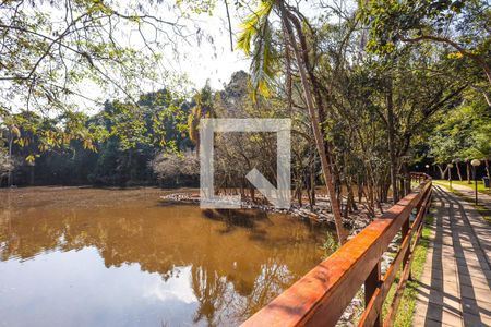 Casa de condomínio para alugar com 350m², 4 quartos e 4 vagasÁrea comum - lago