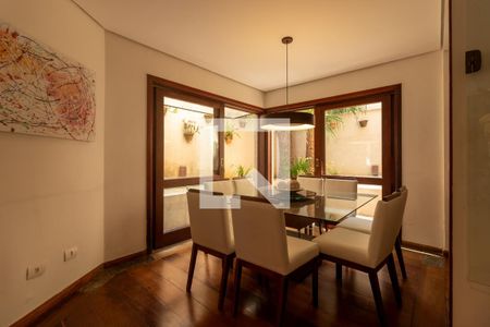 Casa de condomínio para alugar com 350m², 4 quartos e 4 vagasSala