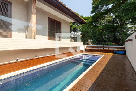 Casa de condomínio para alugar com 350m², 4 quartos e 4 vagasÁrea comum - Piscina