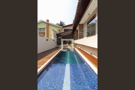 Casa de condomínio para alugar com 350m², 4 quartos e 4 vagasÁrea comum - Piscina