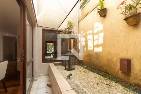 Casa de condomínio para alugar com 350m², 4 quartos e 4 vagasSala