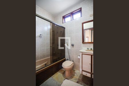 Casa de condomínio para alugar com 350m², 4 quartos e 4 vagasBanheiro