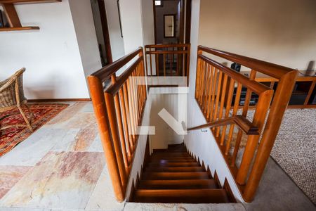 Casa de condomínio para alugar com 350m², 4 quartos e 4 vagasSala íntima - escada