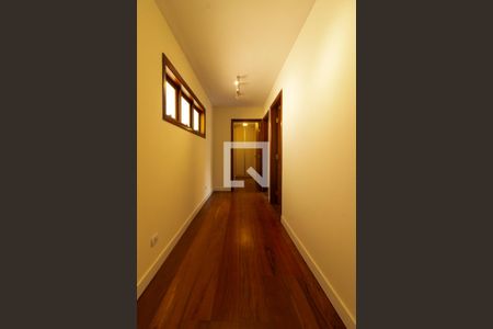 Casa de condomínio para alugar com 350m², 4 quartos e 4 vagasCorredor