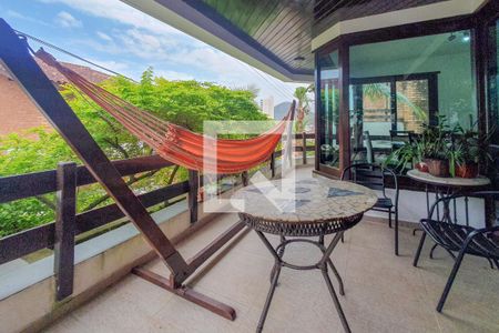 Casa de condomínio para alugar com 320m², 5 quartos e 4 vagas Casa de condomínio para alugar com 320m², 5 quartos e 4 vagasVaranda