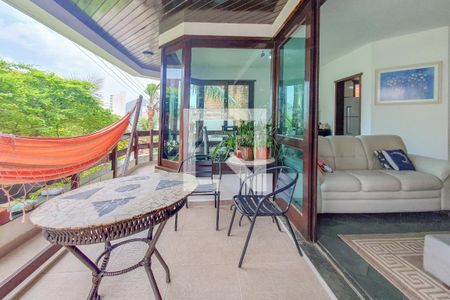 Casa de condomínio para alugar com 320m², 5 quartos e 4 vagas Casa de condomínio para alugar com 320m², 5 quartos e 4 vagasSala