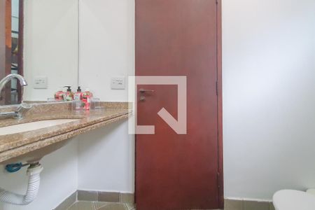 Casa de condomínio para alugar com 320m², 5 quartos e 4 vagas Casa de condomínio para alugar com 320m², 5 quartos e 4 vagasBanheiro 2