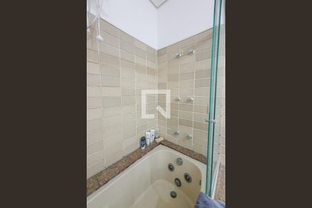 Casa de condomínio para alugar com 320m², 5 quartos e 4 vagas Casa de condomínio para alugar com 320m², 5 quartos e 4 vagasBanheiro 1