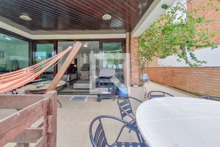 Casa de condomínio para alugar com 320m², 5 quartos e 4 vagas Casa de condomínio para alugar com 320m², 5 quartos e 4 vagasVaranda