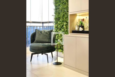 Sala de apartamento à venda com 2 quartos, 74m² em Caxingui, São Paulo