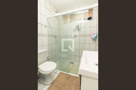 Banheiro de apartamento à venda com 2 quartos, 54m² em São Sebastião, Porto Alegre