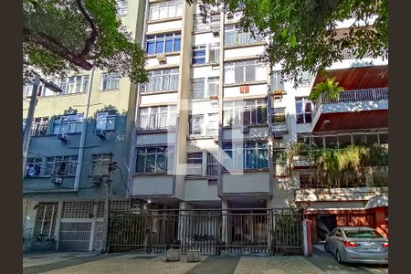 Apartamento para alugar com 70m², 2 quartos e sem vagaFachada e portaria