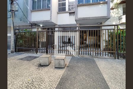 Apartamento para alugar com 70m², 2 quartos e sem vagaFachada e portaria