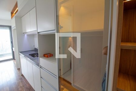 Cozinha de kitnet/studio para alugar com 1 quarto, 28m² em Santo Amaro, São Paulo