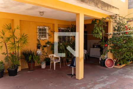 Casa à venda com 130m², 3 quartos e 5 vagas Casa à venda com 130m², 3 quartos e 5 vagasQuintal