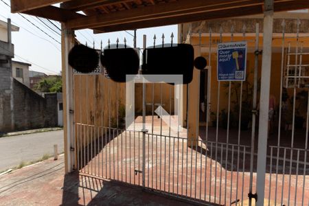 Casa à venda com 130m², 3 quartos e 5 vagas Casa à venda com 130m², 3 quartos e 5 vagasFachada