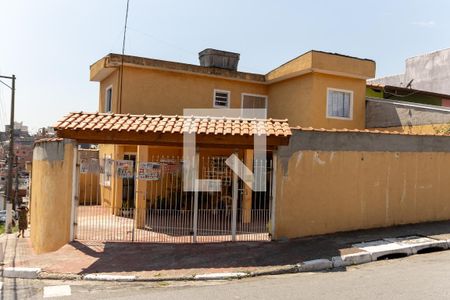 Casa à venda com 130m², 3 quartos e 5 vagas Casa à venda com 130m², 3 quartos e 5 vagasFachada
