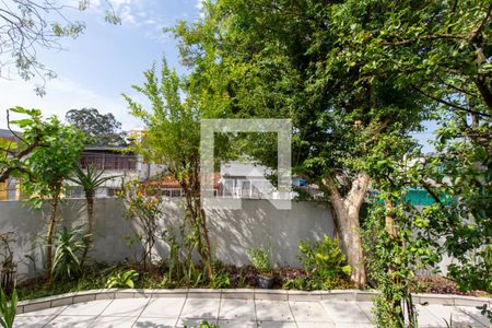 Casa à venda com 250m², 5 quartos e 2 vagas Casa à venda com 250m², 5 quartos e 2 vagasQuintal