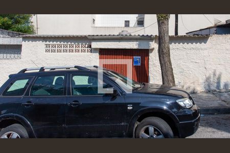 Casa à venda com 250m², 5 quartos e 2 vagas Casa à venda com 250m², 5 quartos e 2 vagasFachada