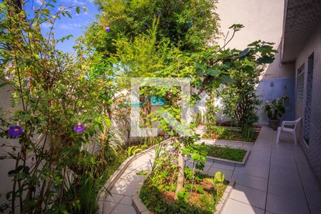 Casa à venda com 250m², 5 quartos e 2 vagas Casa à venda com 250m², 5 quartos e 2 vagasQuintal