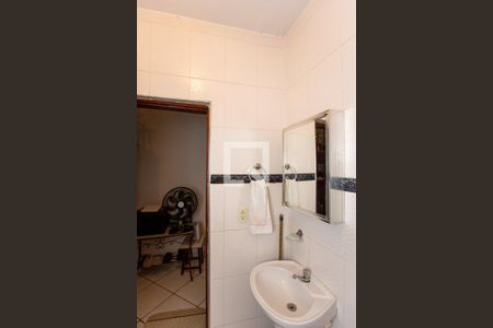 Casa à venda com 250m², 5 quartos e 2 vagas Casa à venda com 250m², 5 quartos e 2 vagasBanheiro