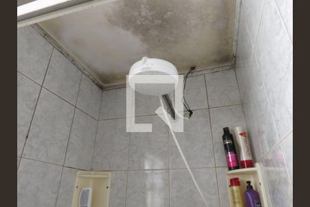 Casa à venda com 250m², 2 quartos e 2 vagasBanheiro - Chuveiro