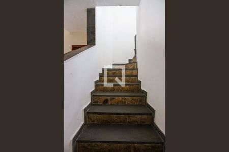 Casa para alugar com 150m², 3 quartos e 2 vagasEscada