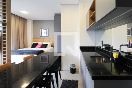Studio para alugar com 44m², 1 quarto e 1 vaga Studio para alugar com 44m², 1 quarto e 1 vagaCozinha