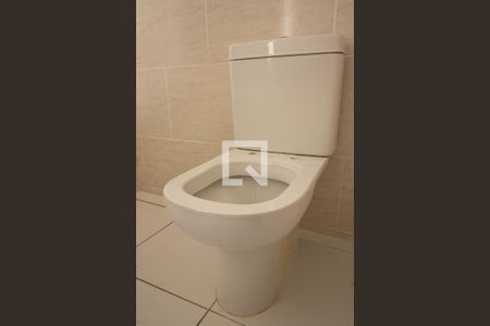 Casa à venda com 200m², 4 quartos e 2 vagasBanheiro da Suíte 2 